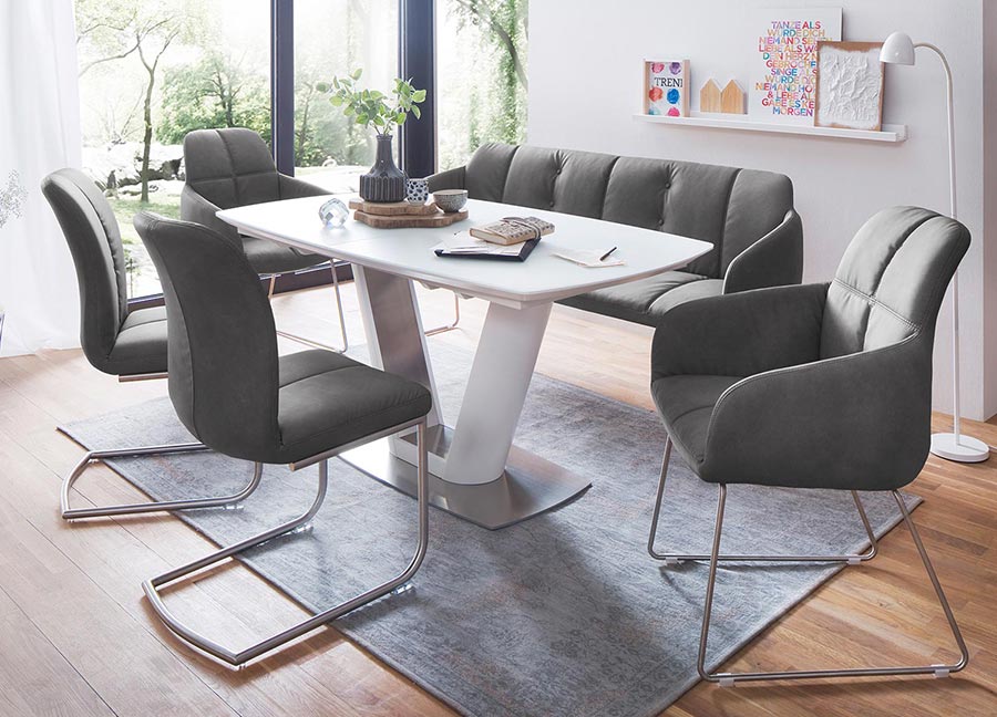 CHAISE GRISE ET TABLE DE SALLE A MANGER